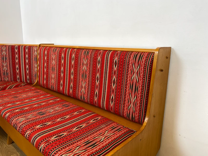 WMK I Besonders schöne Mid-Century Kücheneckbank mit rotem Originalbezug und praktischen Staufächern