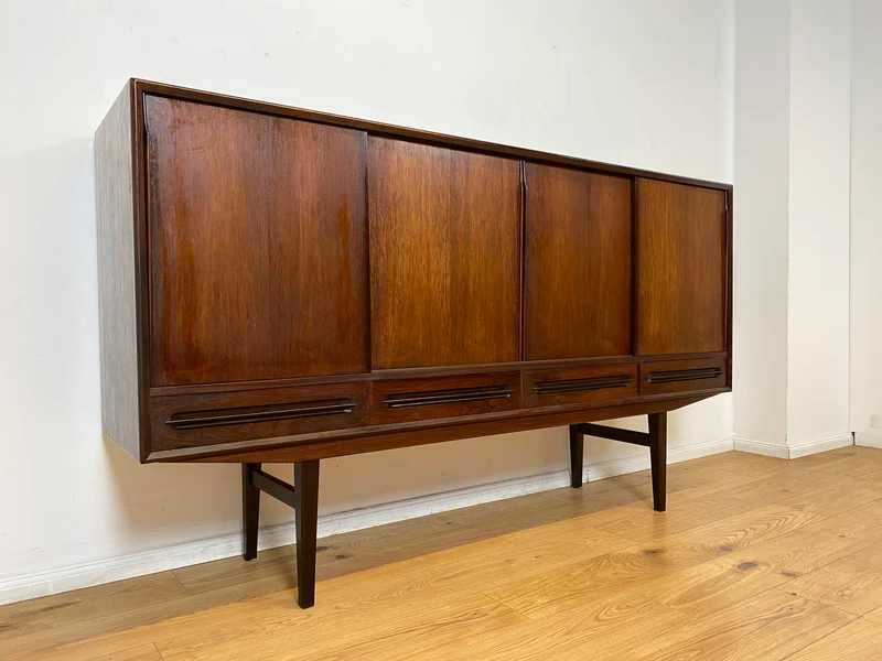 WMK I Hochwertiges skandinavisches Mid-Century Highboard in edlem Palisander mit Schubladen, Schiebetüren & Bar