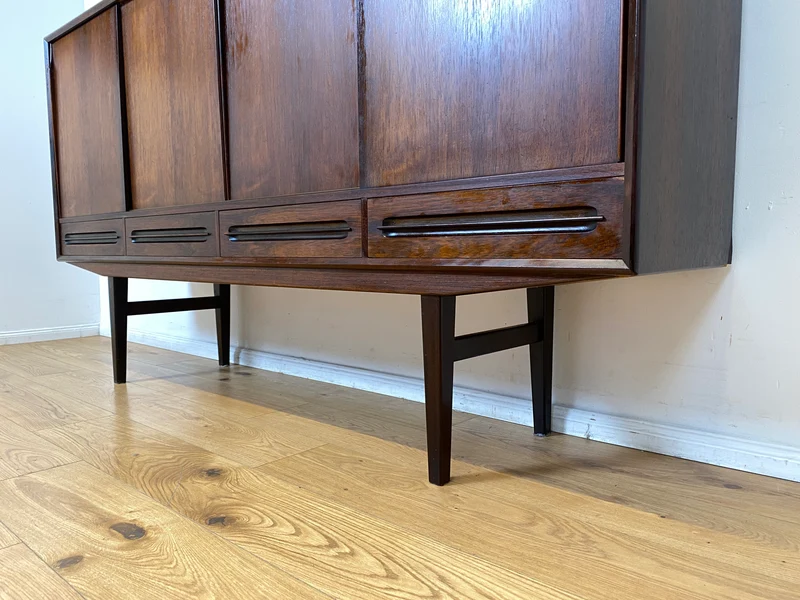 WMK I Hochwertiges skandinavisches Mid-Century Highboard in edlem Palisander mit Schubladen, Schiebetüren & Bar