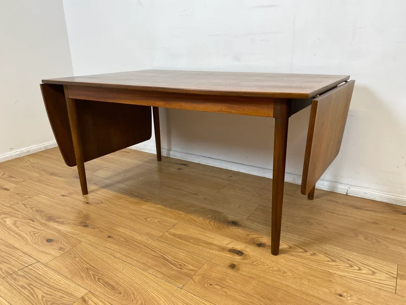 WMK I Eleganter skandinavischer Drop Leaf Esszimmertisch in Nussbaum mit hochklappbaren Erweiterungen