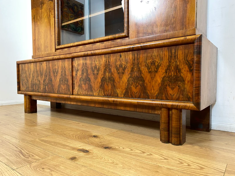 WMK I Wunderschöner 30er Jahre Art Deco Wohnzimmerschrank I Vollholz in edlem Walnuss