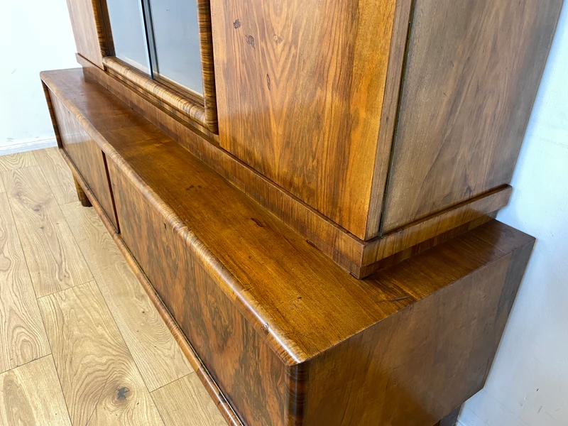 WMK I Wunderschöner 30er Jahre Art Deco Wohnzimmerschrank I Vollholz in edlem Walnuss