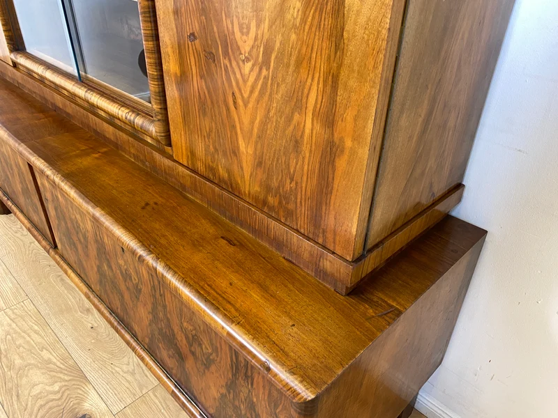 WMK I Wunderschöner 30er Jahre Art Deco Wohnzimmerschrank I Vollholz in edlem Walnuss