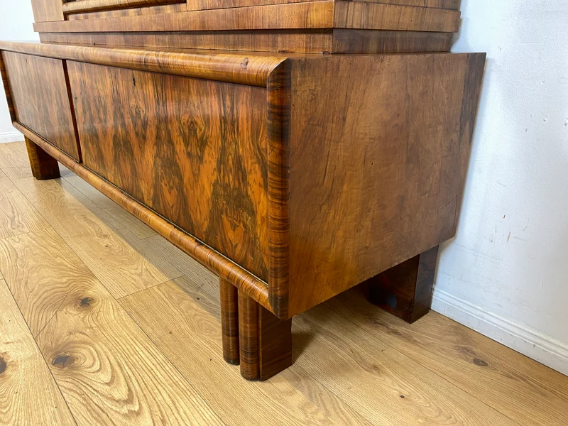 WMK I Wunderschöner 30er Jahre Art Deco Wohnzimmerschrank I Vollholz in edlem Walnuss
