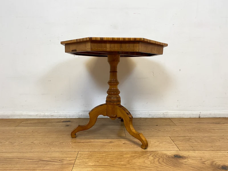 WMK I Eleganter antiker italienischer Sorrento Tisch I 1880-1900 I aufwendige Intarsien mit Sternrosette I gedrechselte Dreifuß Säule