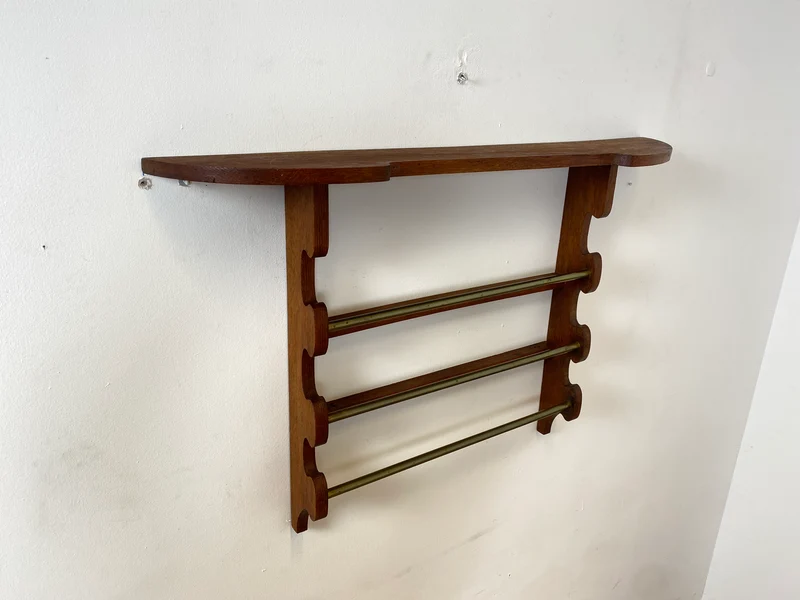 WMK I Schönes Mid-Century Wandregal für Geschirrtücher / Handtücher I Vollholz mit Messingstangen