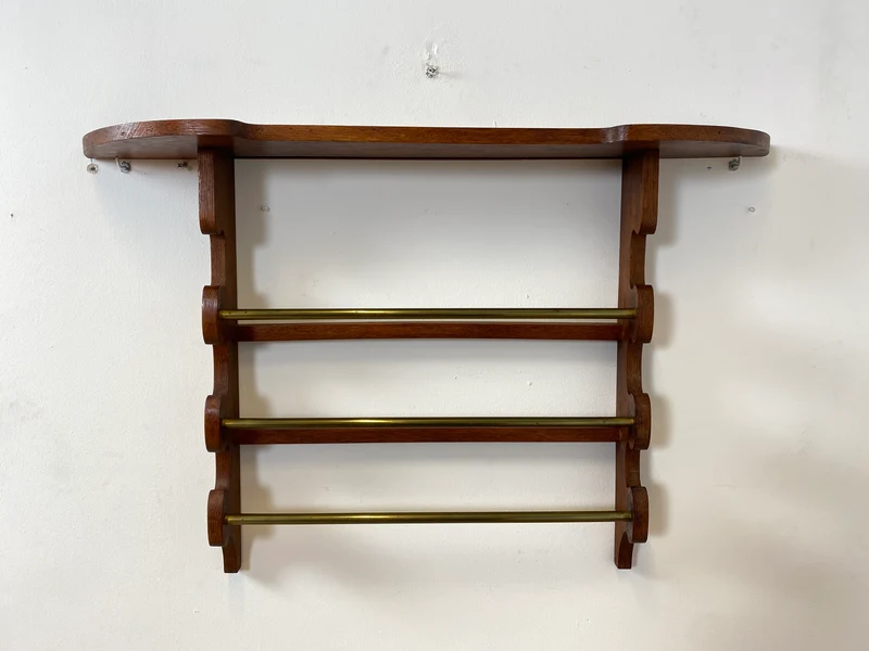 WMK I Schönes Mid-Century Wandregal für Geschirrtücher / Handtücher I Vollholz mit Messingstangen