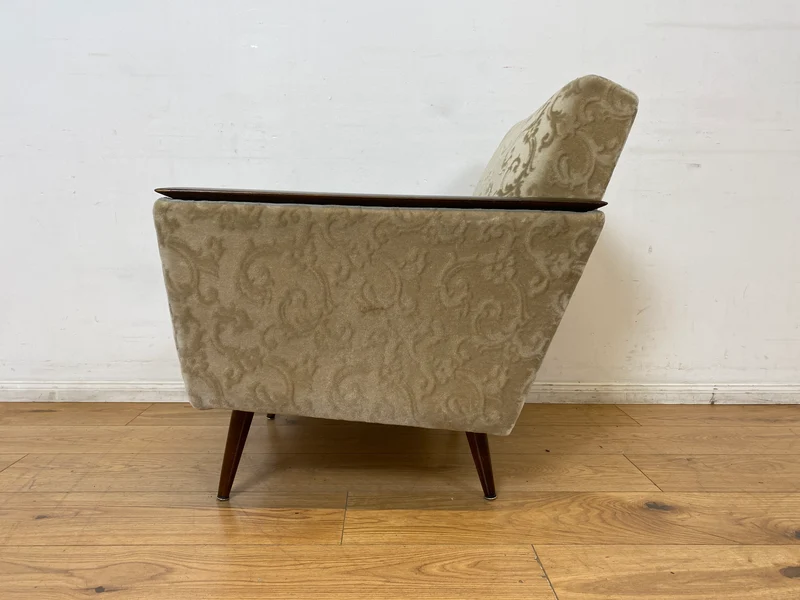 WMK Stilvoller und gut erhaltener Mid-Century Sessel mit Originalbezug und edlem Holzgestell