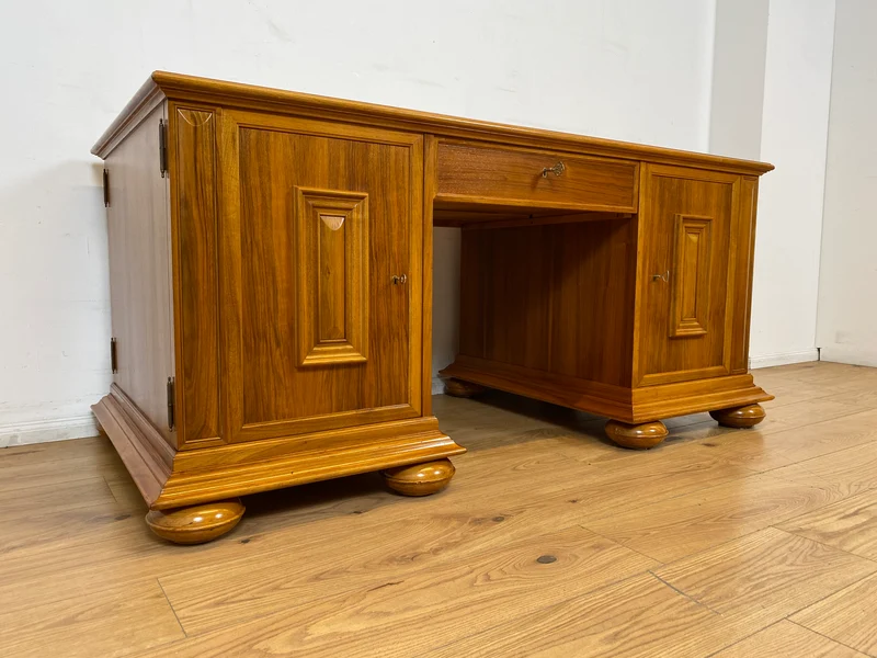 WMK I Hochwertiger Vintage 2-Personen Schreibtisch im Antiken Stil in Nussbaum