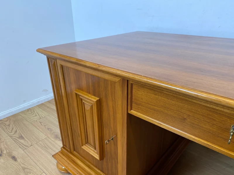 WMK I Hochwertiger Vintage 2-Personen Schreibtisch im Antiken Stil in Nussbaum