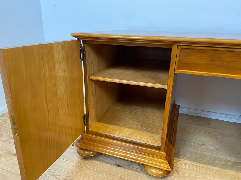 WMK I Hochwertiger Vintage 2-Personen Schreibtisch im Antiken Stil in Nussbaum