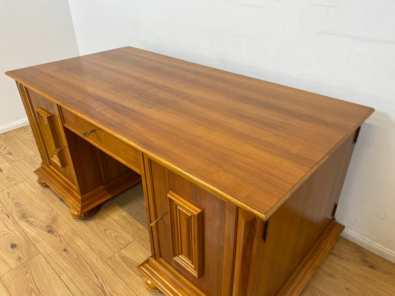 WMK I Hochwertiger Vintage 2-Personen Schreibtisch im Antiken Stil in Nussbaum