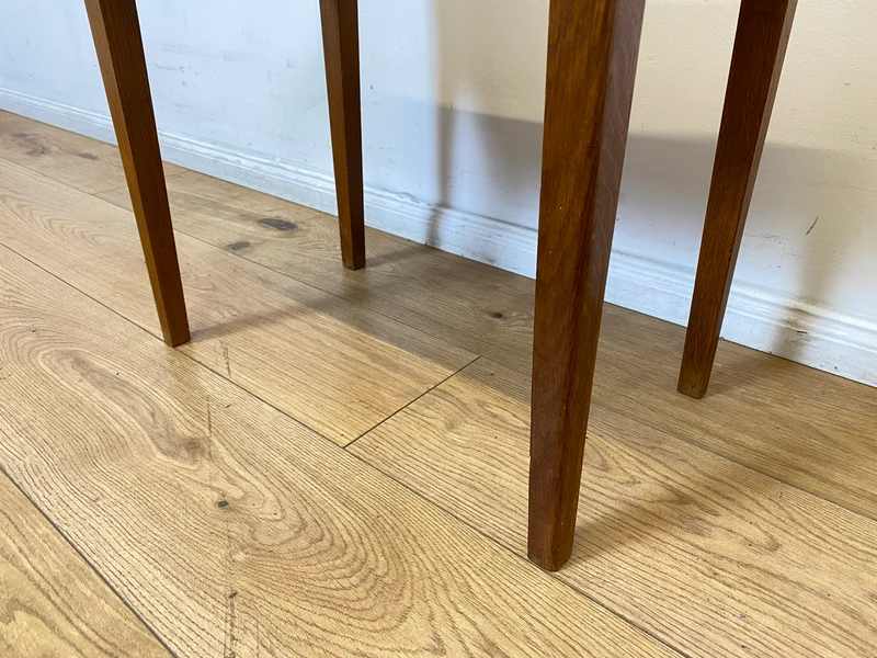 WMK I Wunderschöner skandinavischer Mid-Century Hocker mit hochwertigem floralem Bezug