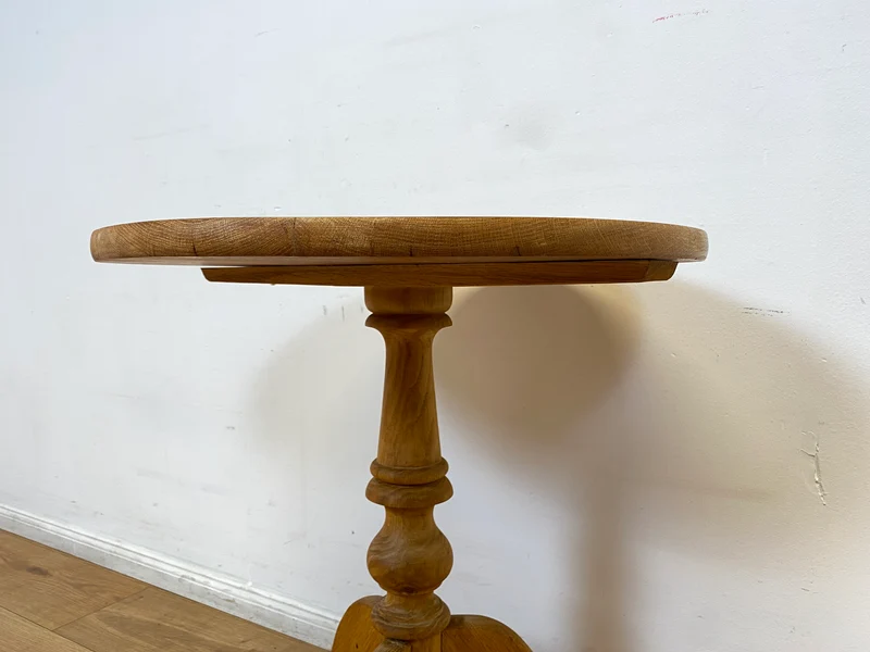 WMK I Wunderschöner runder historisierender Beistelltisch im Biedermeier Stil