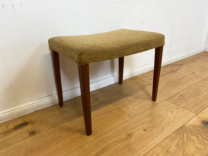 WMK I Versand 15€ I 1/2 Formschöner skandinavischer Mid-Century Sitzhocker mit beigem Bezug