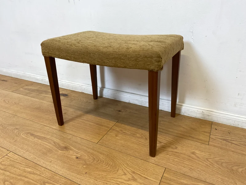 WMK I Versand 15€ I 1/2 Formschöner skandinavischer Mid-Century Sitzhocker mit beigem Bezug