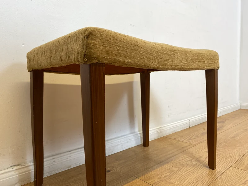 WMK I Versand 15€ I 1/2 Formschöner skandinavischer Mid-Century Sitzhocker mit beigem Bezug