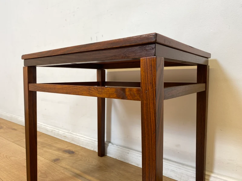WMK I Edler skandinavischer Mid-Century Couchtisch aus Palisander mit kunstvollen Fliesen