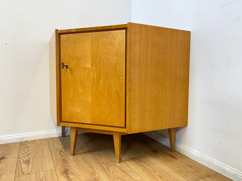 WMK I Versand 85€ I Stilvolle helle Mid-Century Eck Kommode aus 1965 von VEB Südthüringer Möbelwerken