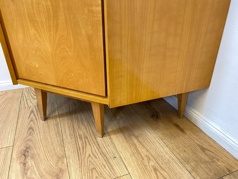 WMK I Versand 85€ I Stilvolle helle Mid-Century Eck Kommode aus 1965 von VEB Südthüringer Möbelwerken