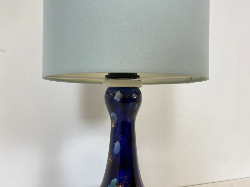 WMK # Wunderschöne und sehr gut erhaltene Vintage Tischlampe von Wallendorf 1764 mit blauem Kobalt Porzellan Lampenfuß und späterem Lampenschirm