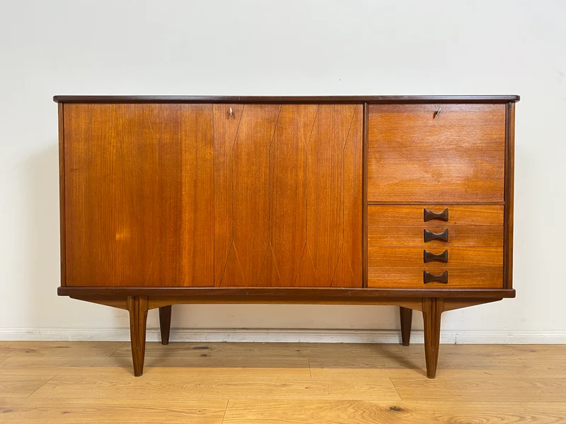 WMK # Skandinavisches Mid-Century Designer Highboard "Roseto" by Svante Skogh for Abra, Vollholz in Teak, mit Schubladen & Bar