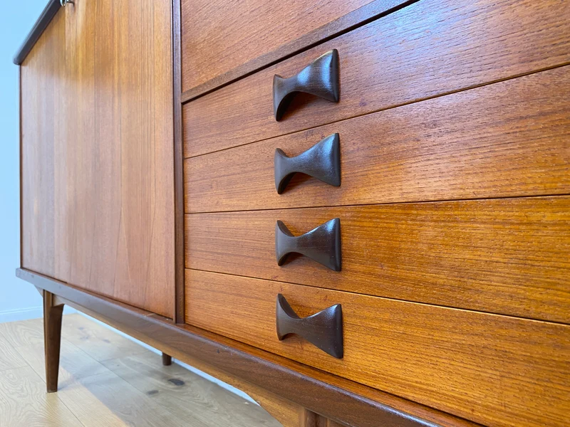 WMK # Skandinavisches Mid-Century Designer Highboard "Roseto" by Svante Skogh for Abra, Vollholz in Teak, mit Schubladen & Bar