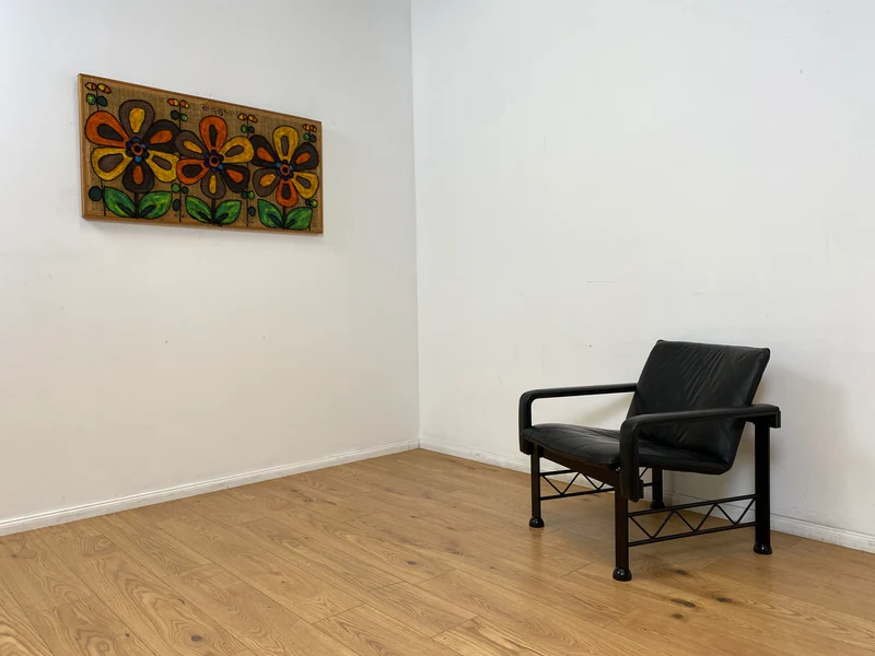 WMK # Stilvoller & hochwertiger Designersessel von Klöber aus 1996 mit Kunstleder Bezug auf schwarzem Metallrahmen