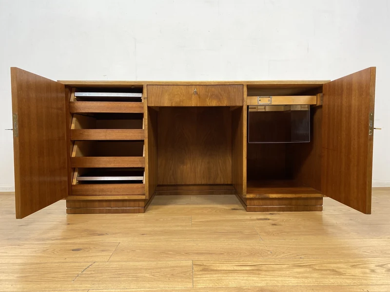 WMK I Minimalistischer freistehender Mid-Century Schreibtisch aus vollem Holz mit Regal Rückseite