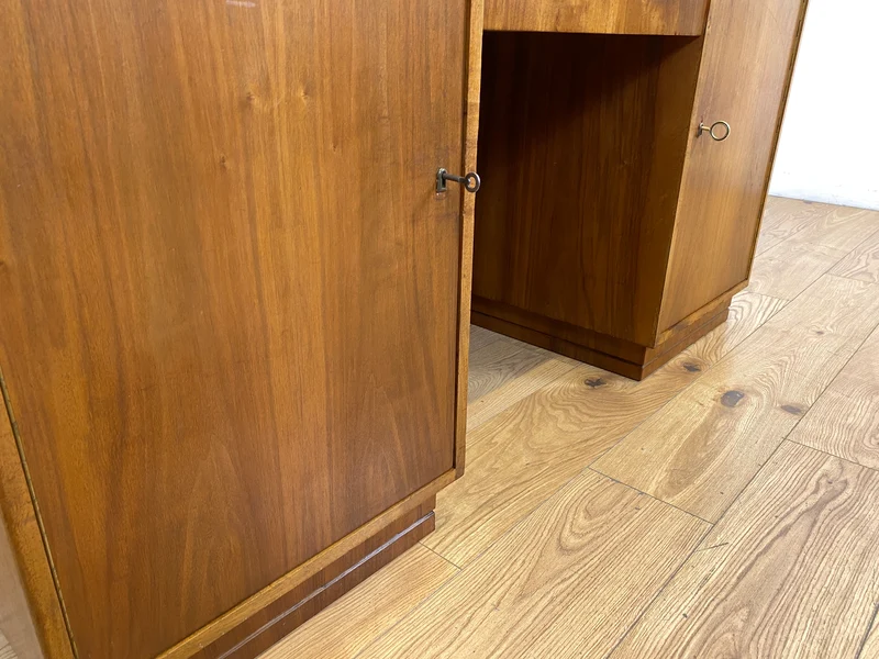 WMK I Minimalistischer freistehender Mid-Century Schreibtisch aus vollem Holz mit Regal Rückseite