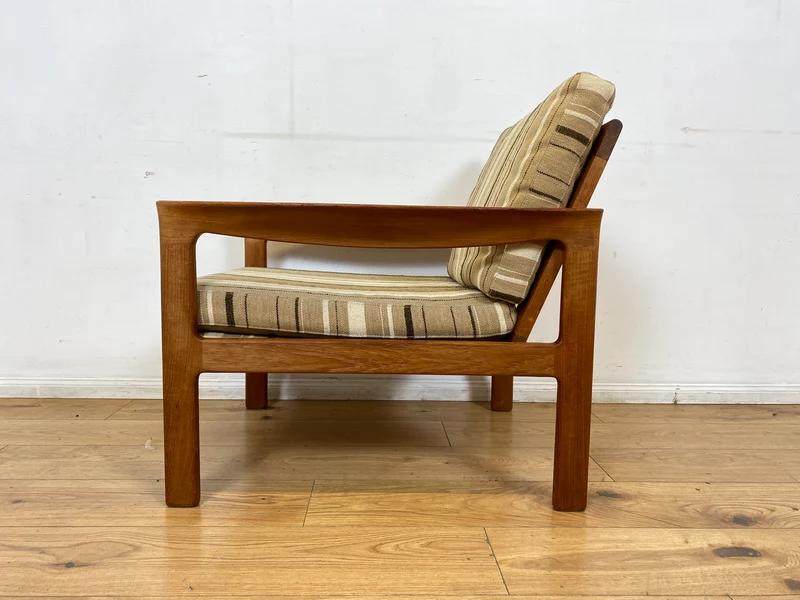 WMK I Stilvoller skandinavischer Mid-Century Sessel von Komfort mit gestreiftem beigem Originalbezug & Teakholz Rahmen
