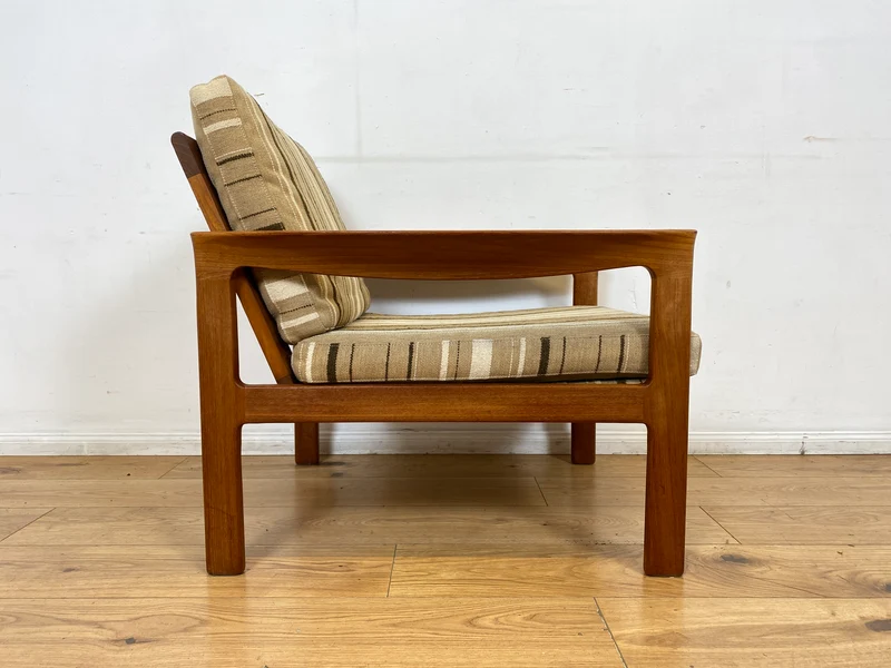 WMK I Stilvoller skandinavischer Mid-Century Sessel von Komfort mit gestreiftem beigem Originalbezug & Teakholz Rahmen