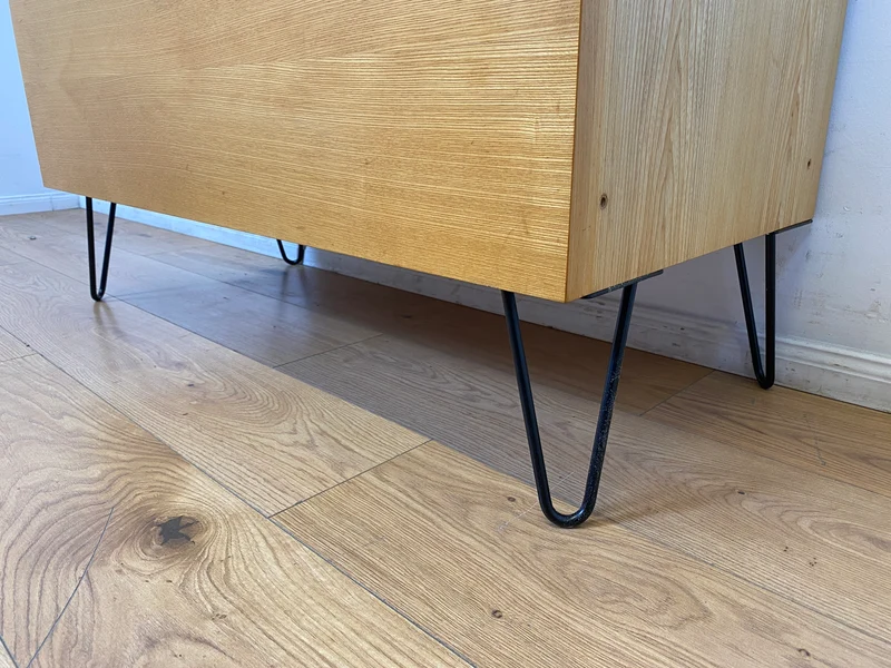 WMK I Kultiges Designer Sideboard 430/61 von Joachim Nebelung für VEB Hellerau in Sen Esche auf neuen Hairpin Metallfüssen