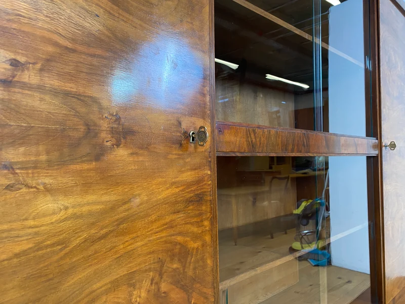 WMK I Imposanter 30er Jahre Art Deco Wohnzimmerschrank I Vollholz in edlem Walnuss