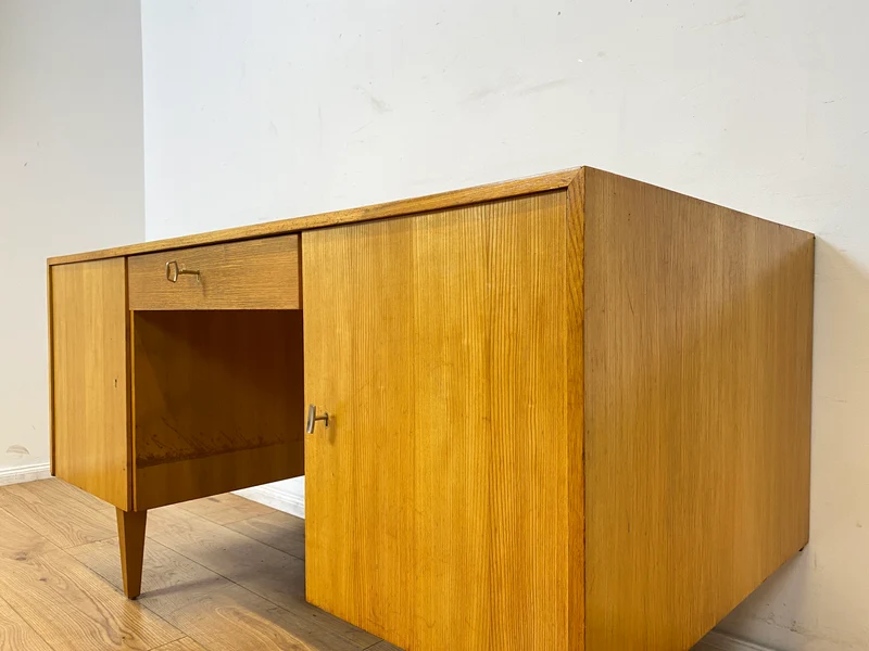 WMK I Minimalistischer heller 60er Jahre Schreibtisch von Musterring, freistehend mit Regal Rückseite