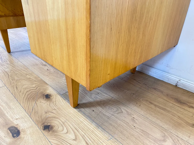 WMK I Minimalistischer heller 60er Jahre Schreibtisch von Musterring, freistehend mit Regal Rückseite