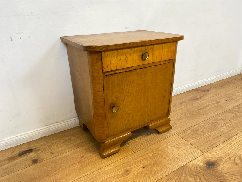 WMK Schöner Mid-Century Nachttisch aus vollem Holz mit Schublade und Messinggriffen