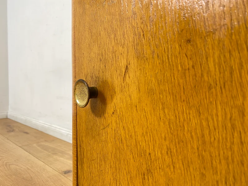 WMK Schöner Mid-Century Nachttisch aus vollem Holz mit Schublade und Messinggriffen
