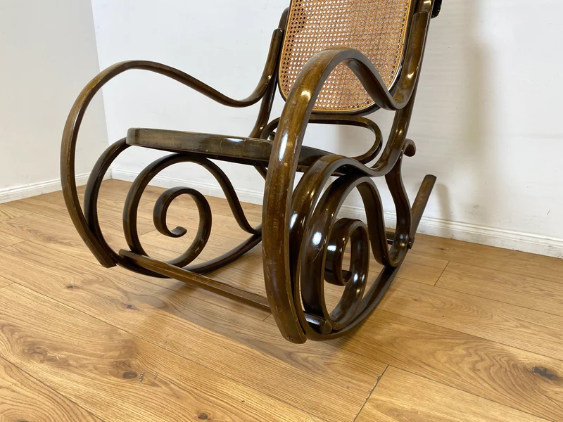 WMK I Eleganter italienischer Bugholz Schaukel Stuhl mit Wiener Geflecht von Sautto & Liberale im Thonet Stil, 1930-1960