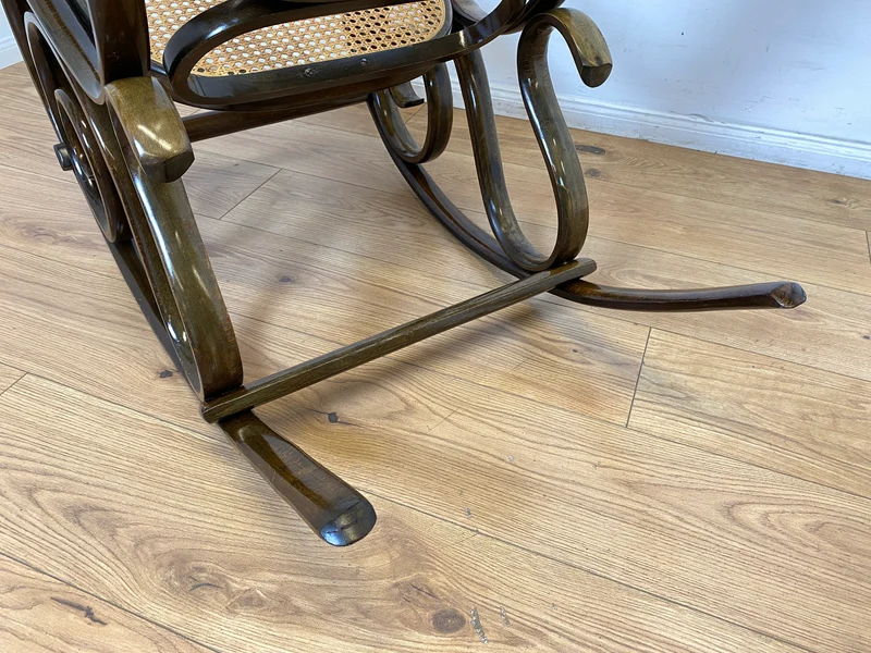 WMK I Eleganter italienischer Bugholz Schaukel Stuhl mit Wiener Geflecht von Sautto & Liberale im Thonet Stil, 1930-1960