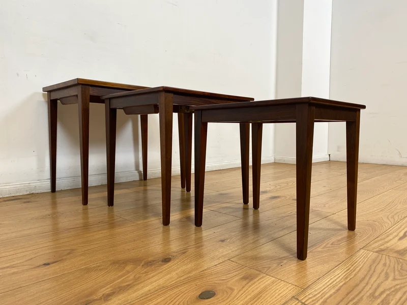 WMK Hochwertiger skandinavischer Mid-Century 3-in-1 Satztisch aus Palisander mit kunstvollen Fliesen