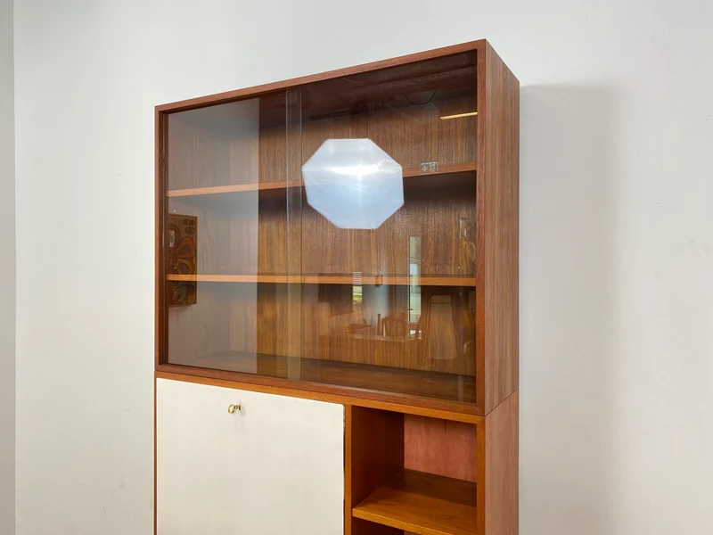 WMK # Stilvolles modulares Mid-Century Highboard, Vollholz in Teak, mit späterer weißer Lackierung