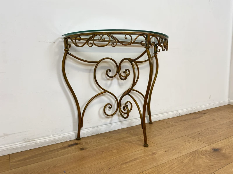 WMK # Einzelstück! Elegante und gut erhaltener handgefertigte Konsole aus kunstvollem Metallgestell in gold mit Glasauflage