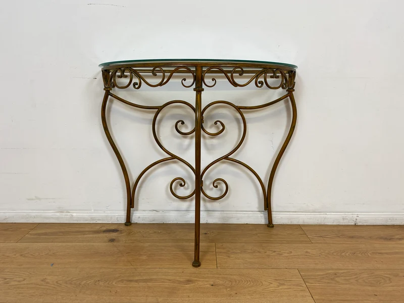 WMK # Einzelstück! Elegante und gut erhaltener handgefertigte Konsole aus kunstvollem Metallgestell in gold mit Glasauflage