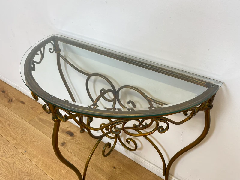WMK # Einzelstück! Elegante und gut erhaltener handgefertigte Konsole aus kunstvollem Metallgestell in gold mit Glasauflage