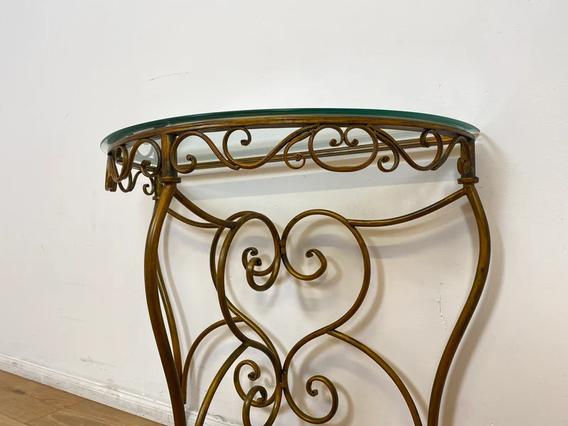 WMK # Einzelstück! Elegante und gut erhaltener handgefertigte Konsole aus kunstvollem Metallgestell in gold mit Glasauflage