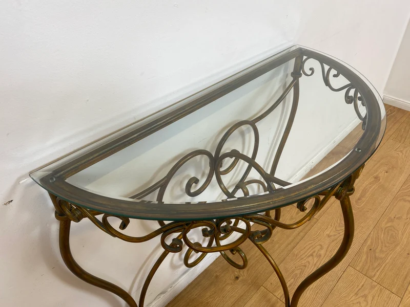 WMK # Einzelstück! Elegante und gut erhaltener handgefertigte Konsole aus kunstvollem Metallgestell in gold mit Glasauflage