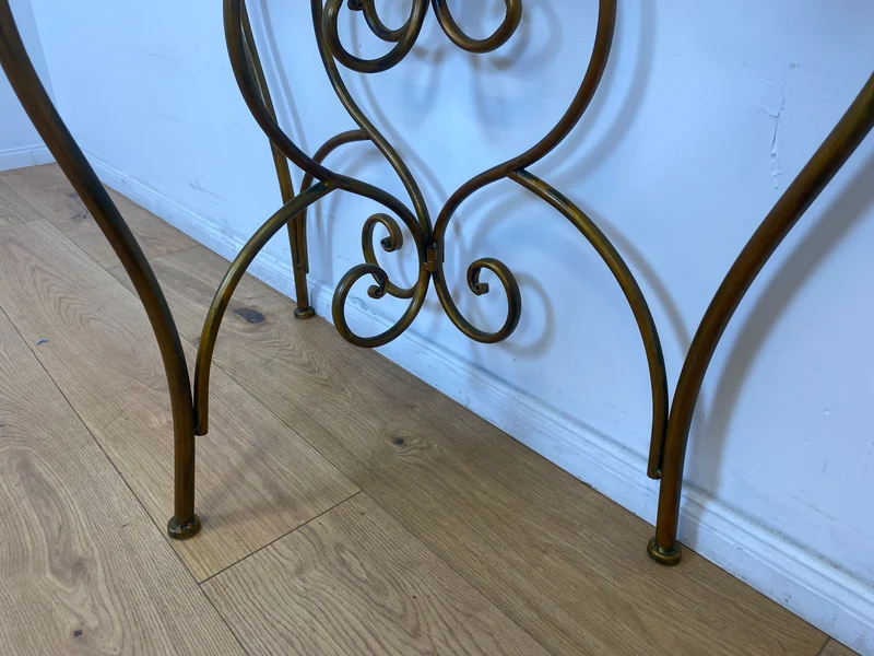 WMK # Einzelstück! Elegante und gut erhaltener handgefertigte Konsole aus kunstvollem Metallgestell in gold mit Glasauflage