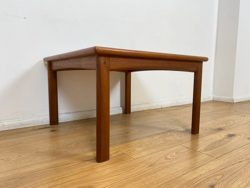 WMK # Stilvoller und gut erhaltener skandinavischer Designercouchtisch von Glostrup Møbelfabrik aus massivem Teakholz