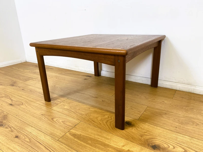 WMK # Stilvoller und gut erhaltener skandinavischer Designercouchtisch von Glostrup Møbelfabrik aus massivem Teakholz